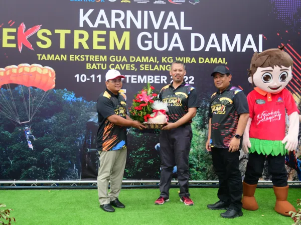 Karnival Ekstrem Gua Damai