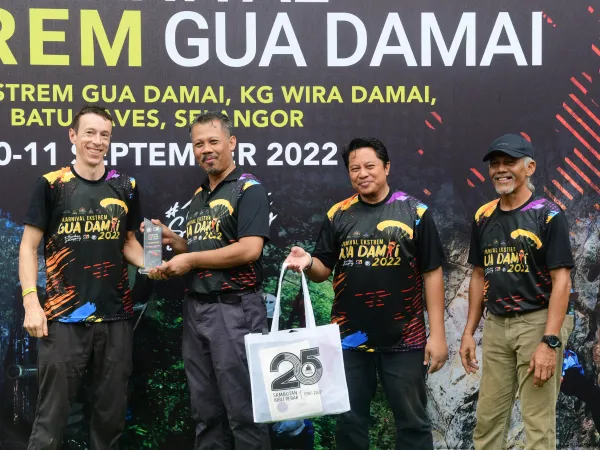 Karnival Ekstrem Gua Damai