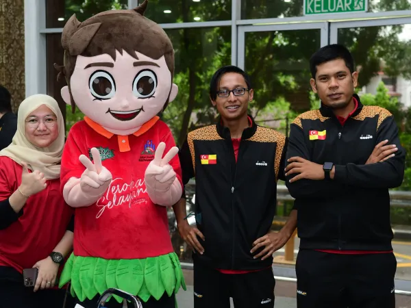 Penyerahan Bendera Sempena SUKMA
