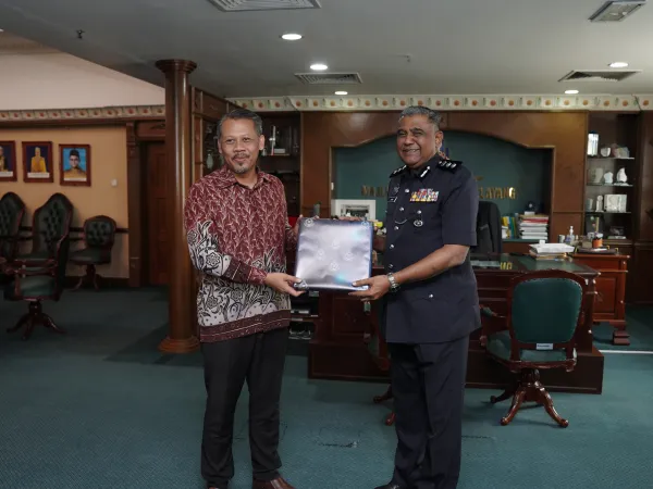 KUNJUNG HORMAT KETUA POLIS IPD GOMBAK KE MPS