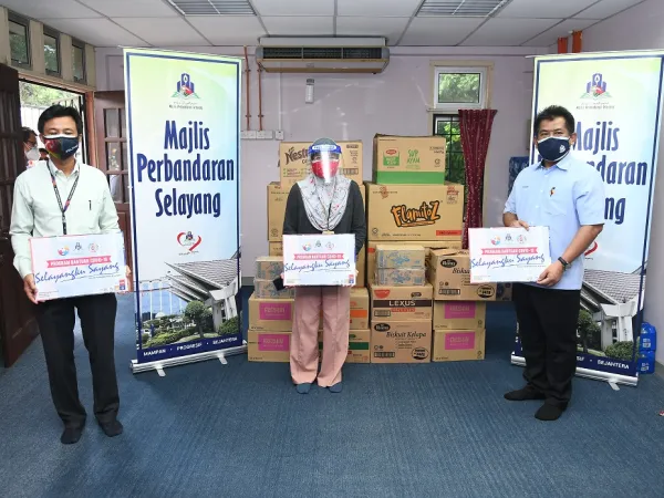 Penyerahan Bantuan Covid-19 Kepada Hospital Selayang Dan PPV FRIM