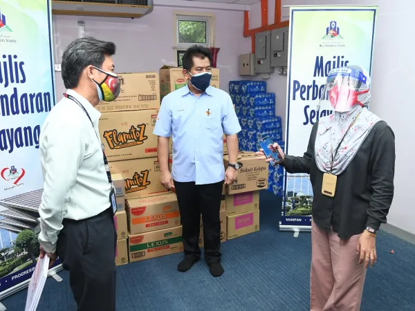 Penyerahan Bantuan Covid-19 Kepada Hospital Selayang Dan PPV FRIM