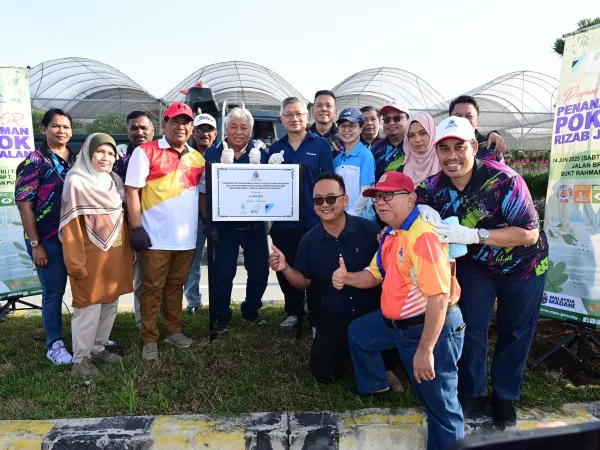 PROGRAM TANAM POKOK CSR RIZAB JALAN BERSAMA DAIKIN