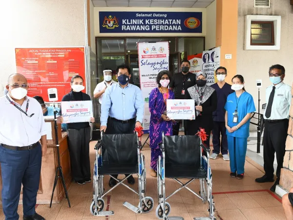 Serahan Kerusi Roda Kepada Pejabat Kesihatan Daerah Gombak