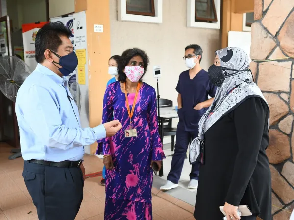 Serahan Kerusi Roda Kepada Pejabat Kesihatan Daerah Gombak