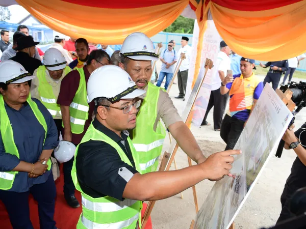 MAJLIS PECAH TANAH PAWE DAN PEMBUKAAN JALAN BAHARU RAINTREE