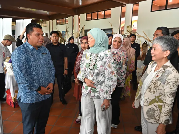 WARNA WARNI BOTANI FESTIVAL FABRIKASI 2025