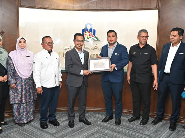 KUNJUNG HORMAT FAMA SELAYANG DAN WILAYAH