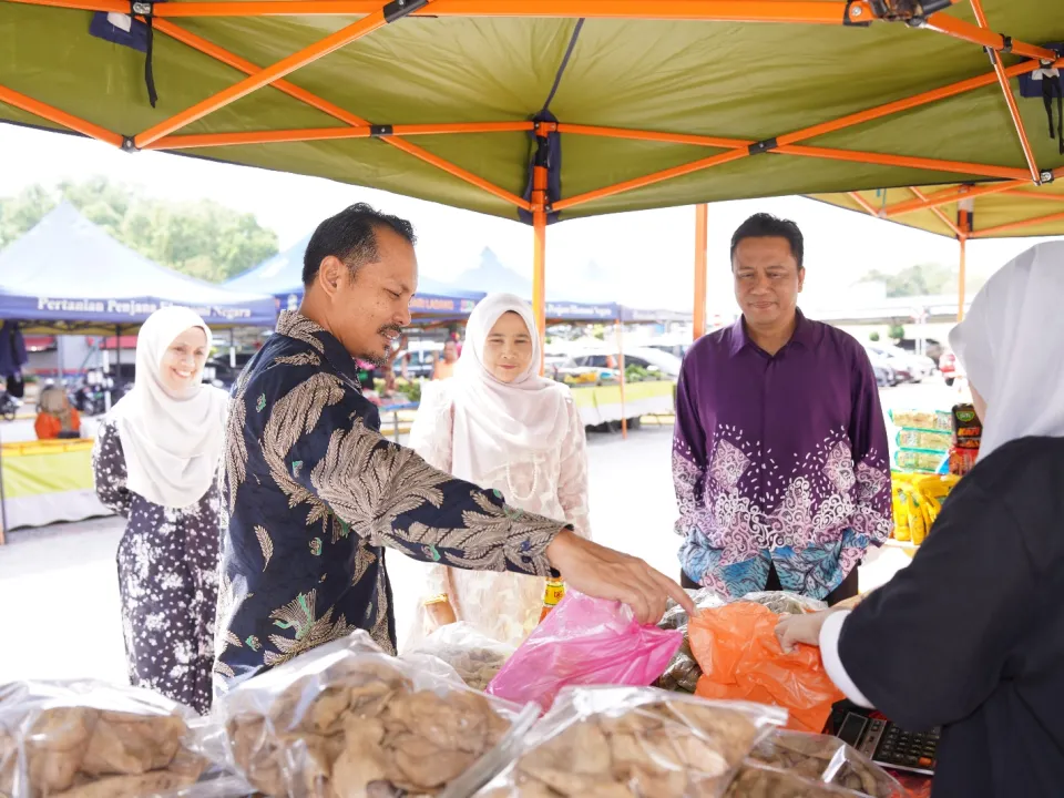 JUALAN AGRO MADANI  (FAMA)
